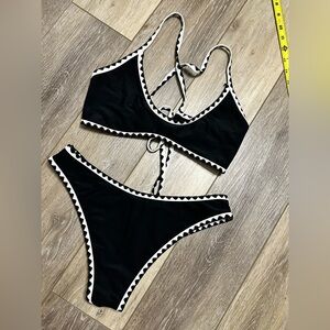 #4) 🏖️ Cute bikini set black with white trimmed.